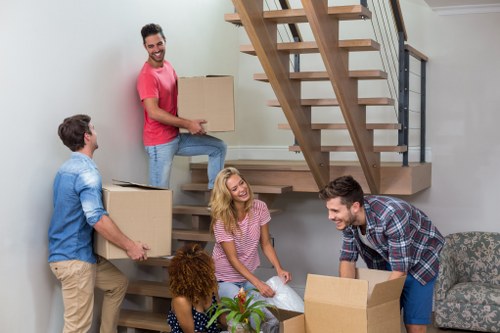 Local van moving service in Rotherhithe near riverside homes